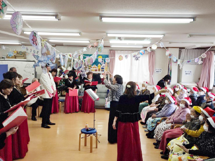 令和６年１２月１４日クリスマス会での聖歌隊演奏風景の写真