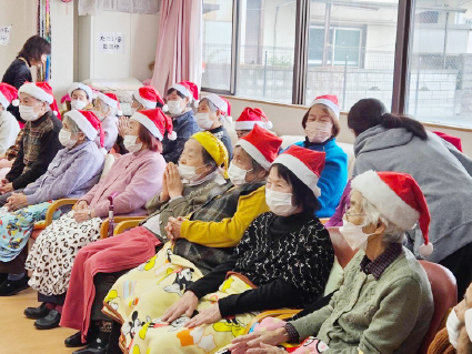 令和６年１２月１４日クリスマス会でのご利用者様の風景の写真